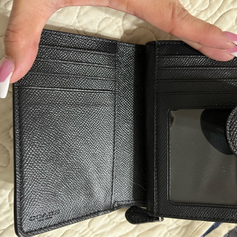 Gently used coach wallet - Picture 4 of 4